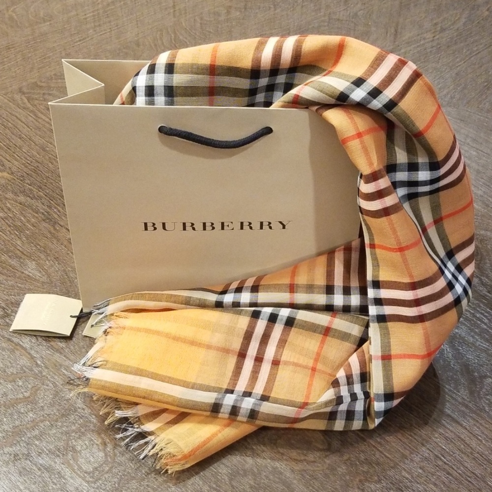 💯%AUTHENTIC BURBERRY CHECK SCARF